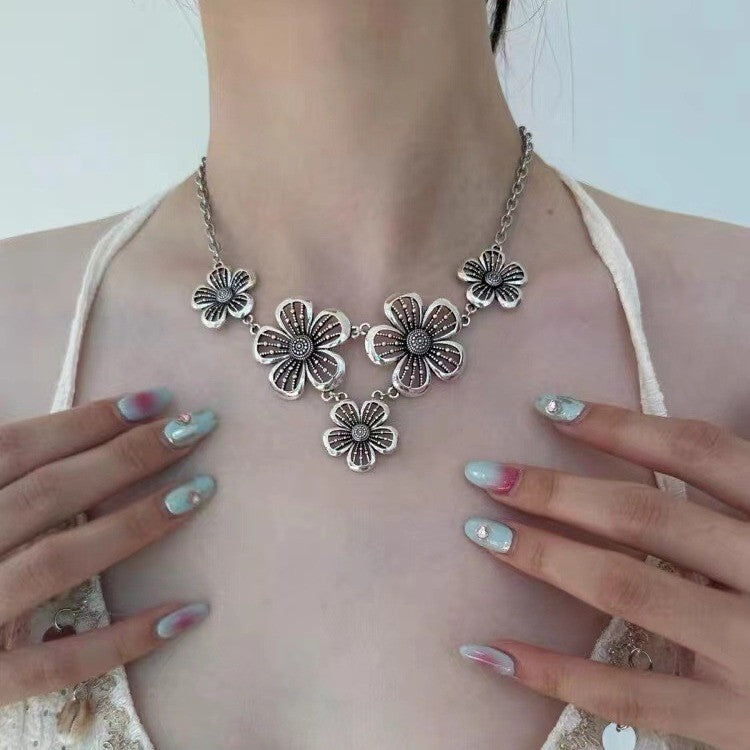 Wholesale Bohemian distressed flower pendant metal necklace
